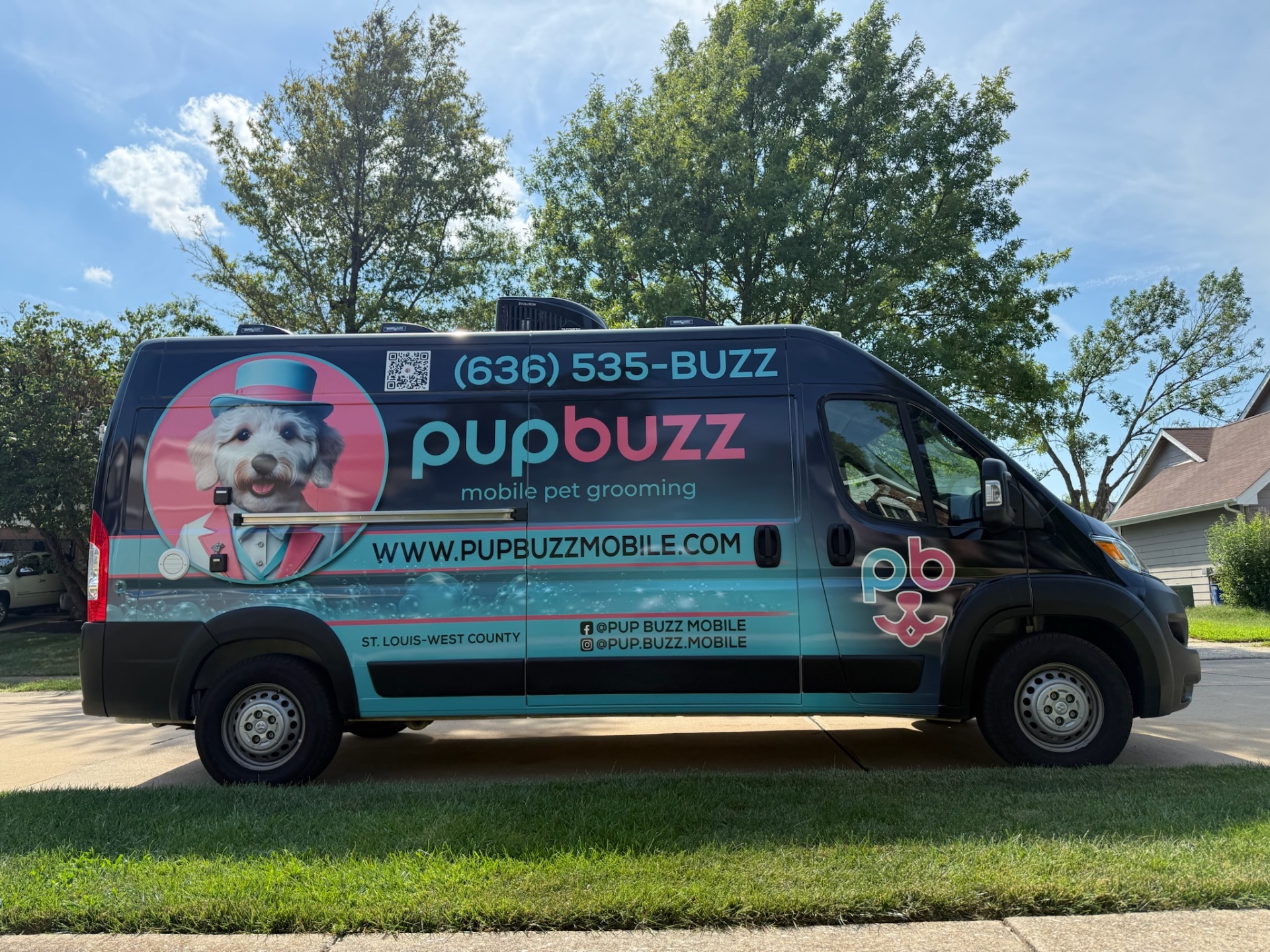Pup Buzz van